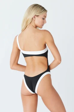 Paris One Piece